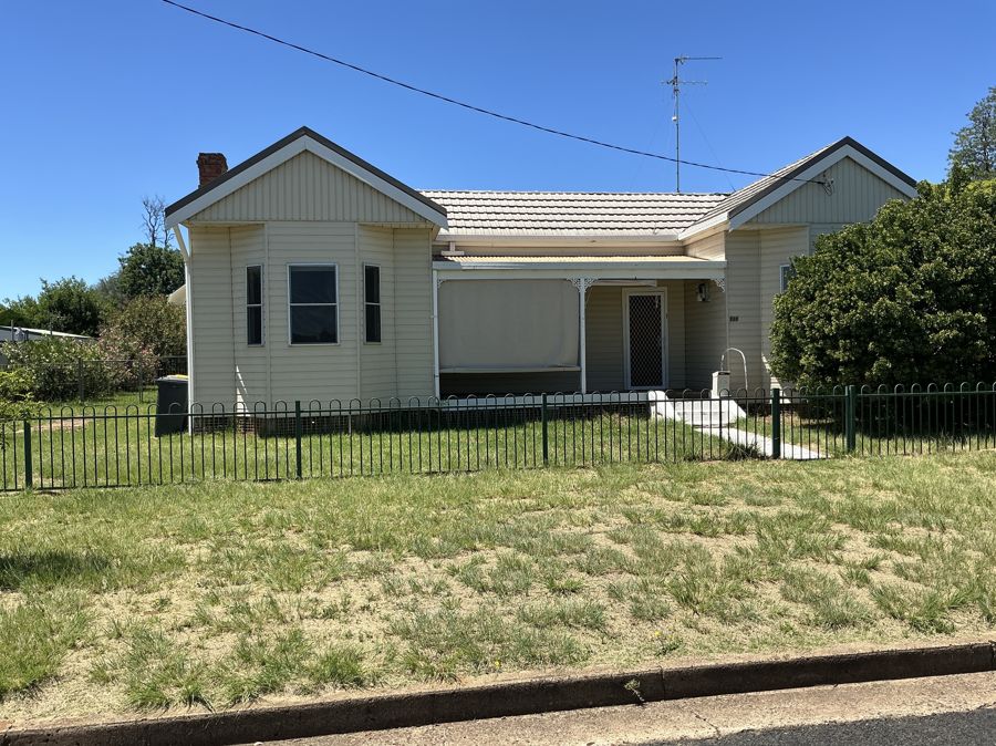 SPACIOUS FAMILY HOME WITH WORKSHOP