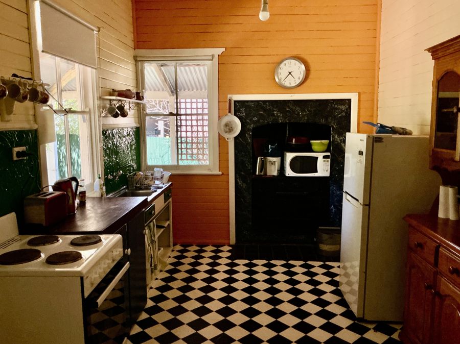 CHARMING COTTAGE STYLE HOME