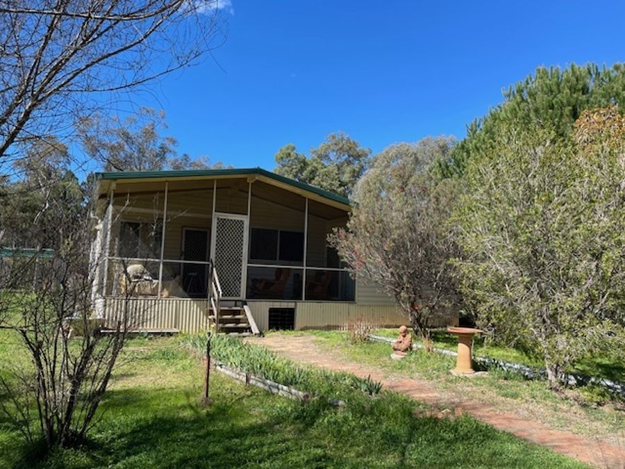 COUNTRY CHARM FROM THE MODERN WORLD
