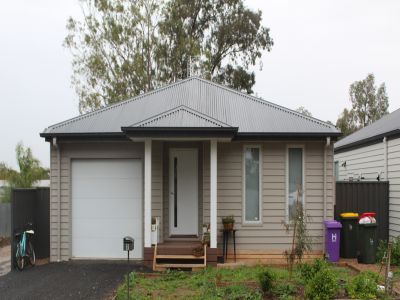 MODERN & LOW-MAINTENANCE LIVING!