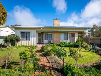PERFECTLY POSITIONED FOR FAMILY LIVING