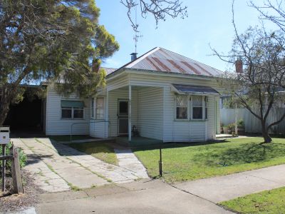 CHARACTER-FILLED FAMILY HOME IN THE HEART OF KANIVA
