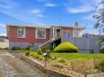 CHARMING CHIGWELL GEM WITH SCENIC VIEWS
