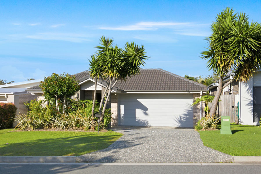 LOCATION * LOCATION * OWNER OCCUPY OR INVEST. FLAT BLOCK.
