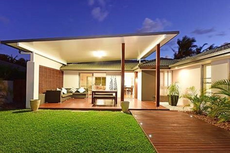 VERY PROFESSIONAL AGENT, KEPT US INFORMED ALONG EVERY STEP