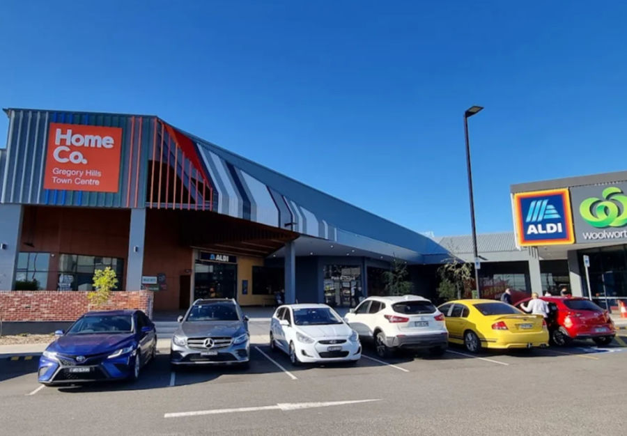 SPACIOUS 5-BED HOUSE IN CATHERINE FIELD