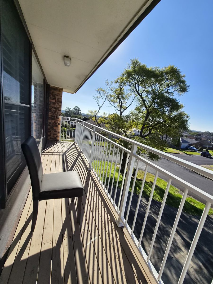 SHORT WALK TO BUS STOP TO INGLEBURN TRAIN STATION AND SHOPS