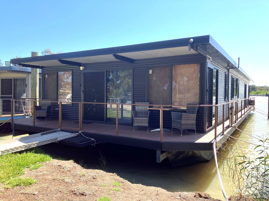 TRILOGY - LUXURY 2022 BUILT HOUSEBOAT