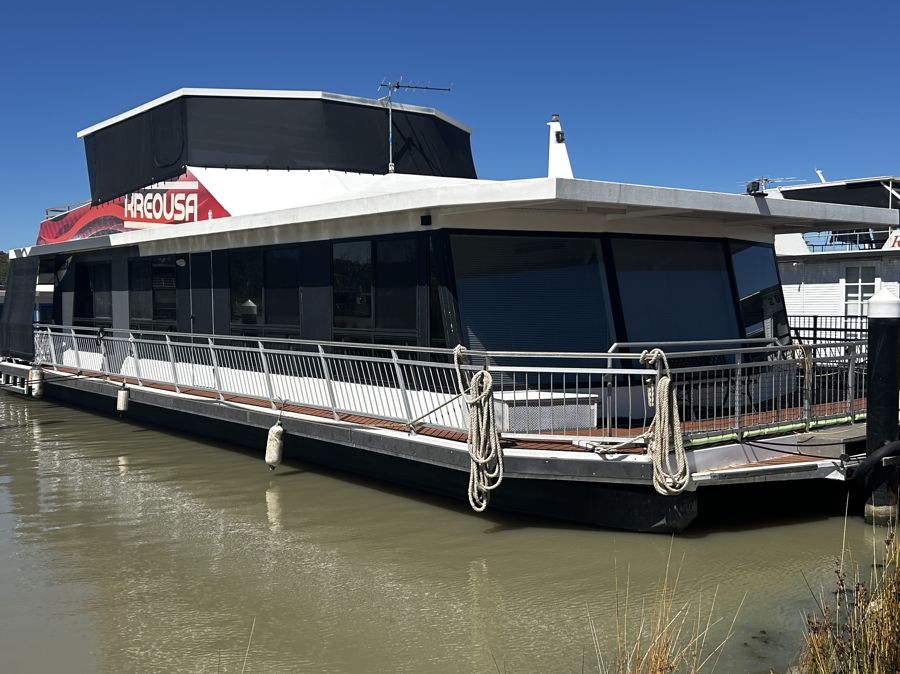 MODERN, LOW MAINTENANCE, QUALITY VESSEL