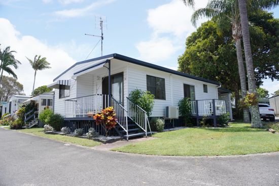 LUXURY HAMPTONS INSPIRED PARK HOME - PET FRIENDLY