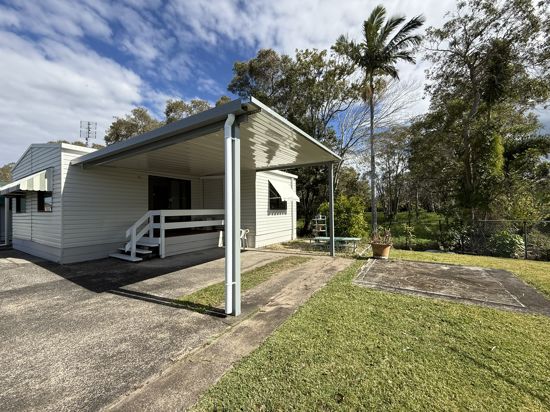 BENCHMARK PARK HOME - LUXURY CABIN ON LARGE PRIVATE SITE