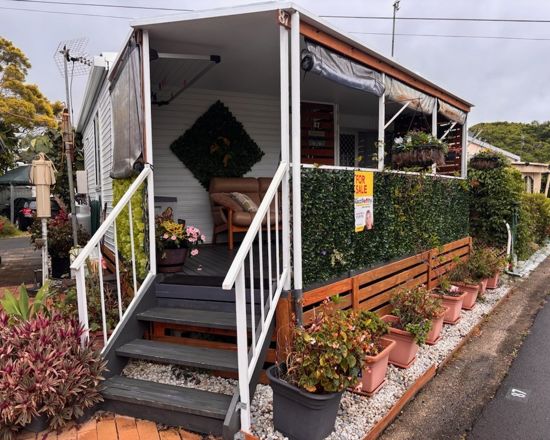 RIVERSIDE RETREAT - 2 BEDROOM 2 BATHROOM EASY LIVING CABIN