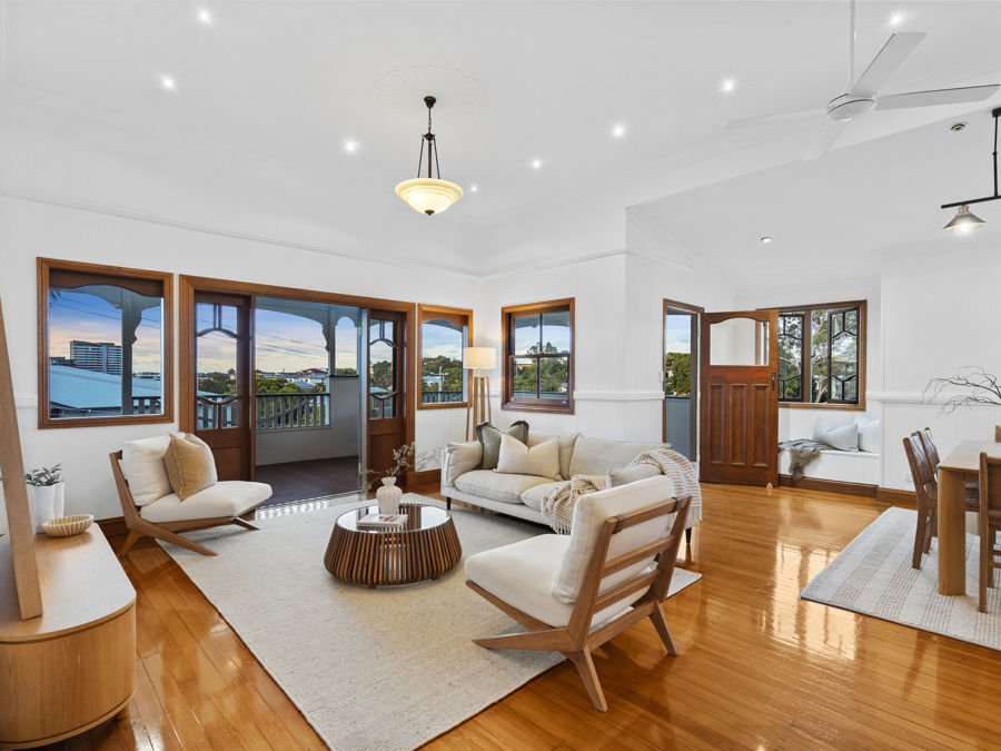 CITY-VIEW QUEENSLANDER IN PREMIER COORPAROO POCKET