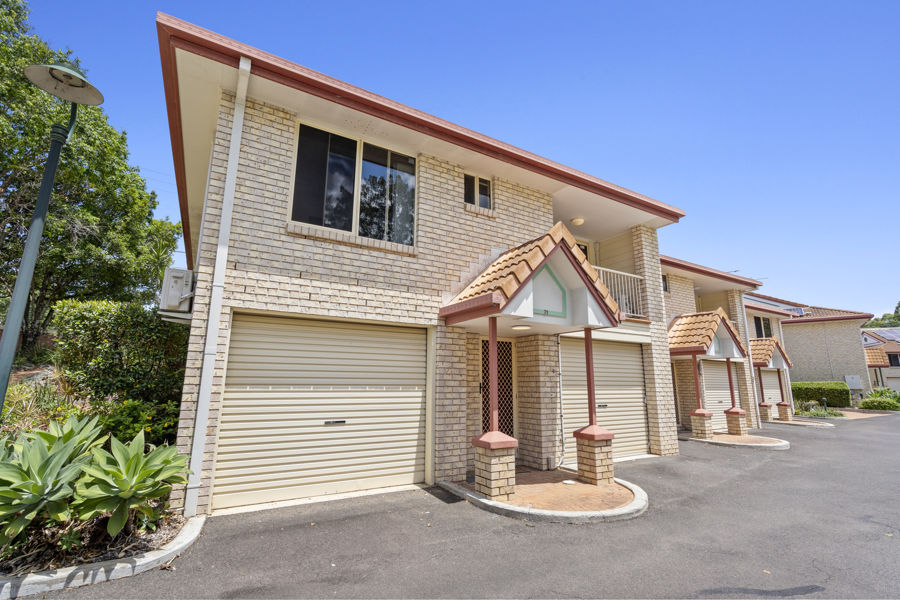 RENOVATED TOWNHOUSE IN A GATED COMPLEX, CAV RD HIGH CATCHMENT