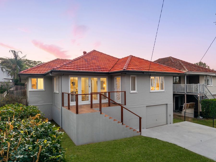 FULLY RENOVATED LIVING WITH ENTERTAINER'S APPEAL, CBD VIEW