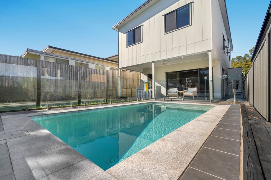 SMART BUYING IN SOUGHT-AFTER HOLLAND PARK