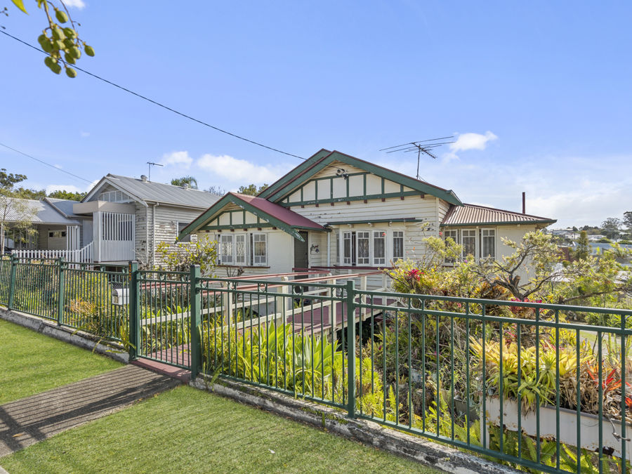 828SQM LMR2 GOLDMINE SPREAD OVER TWO LOTS | THE ULTIMATE CHARACTER RENOVATION OR HIGH-YIELD DEVELOPMENT IN ANNERLEY