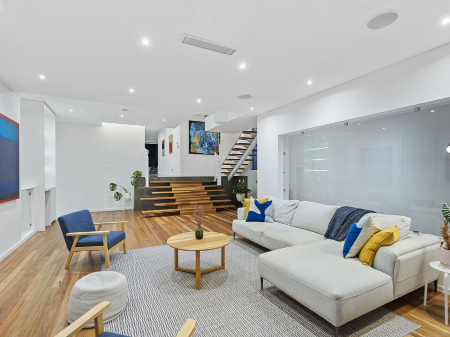 ARCHITECTURAL LUXURY WITH SWEEPING RIVER VIEWS AND PARKLAND PRIVACY