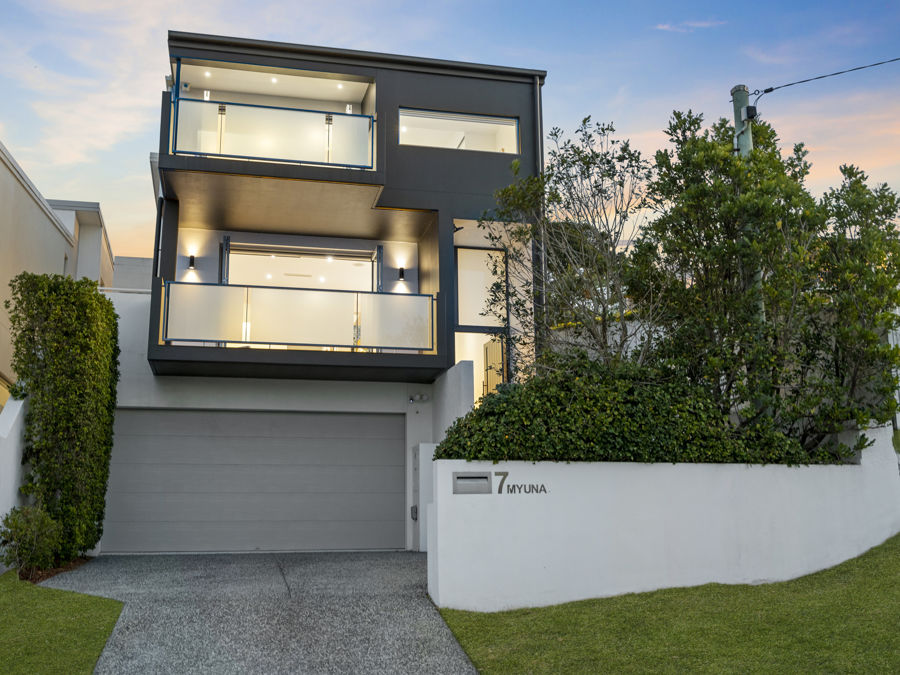 ARCHITECTURAL LUXURY WITH SWEEPING RIVER VIEWS AND PARKLAND PRIVACY