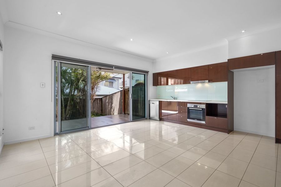 SPACIOUS, OPEN PLAN DESIGN IN AN ULTRA-CONVENIENT LOCALE