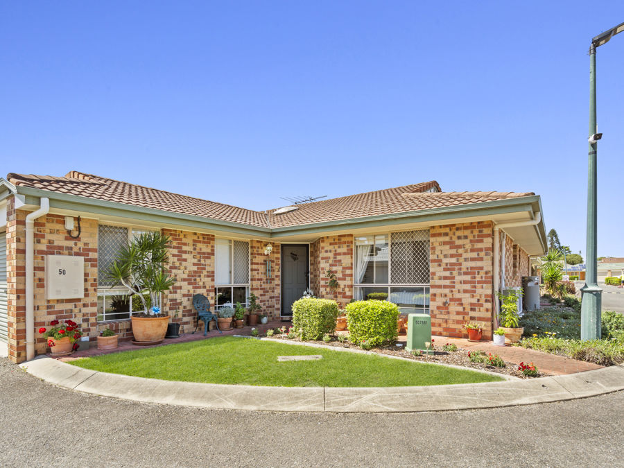 SPACIOUS LOW SET VILLA IN GATED COMPLEX