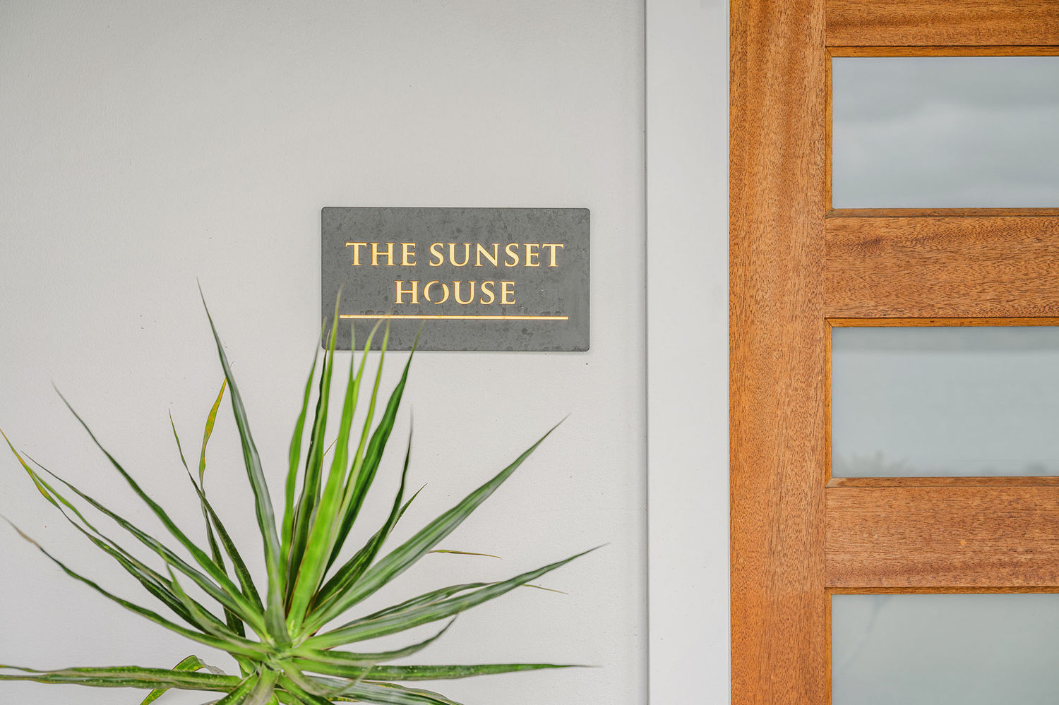 THE SUNSET HOUSE | A RIVERSIDE RESIDENCE FOR EXECUTIVE BUYERS