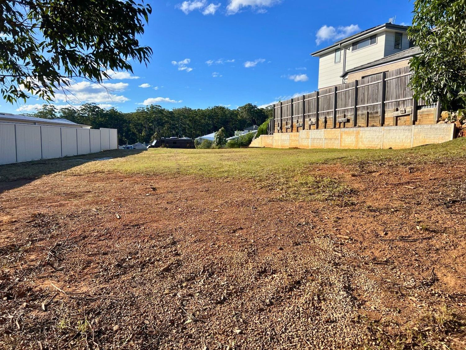 LEVEL LOT WITH NICE VIEWS IN ASCOT PARK ESTATE - READY TO BUILD