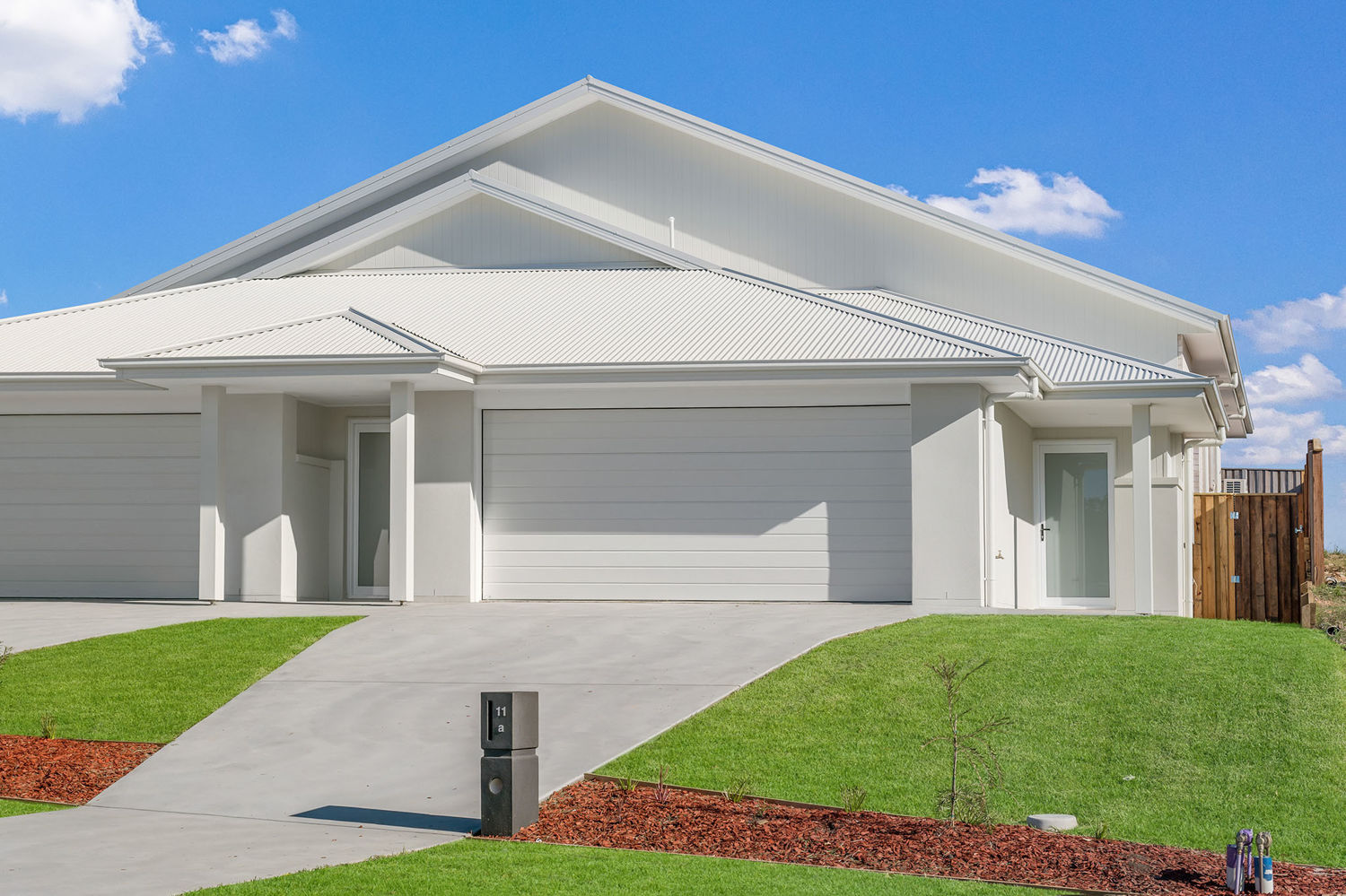 BRAND NEW DUPLEX LIVING WITH SOPHISTICATED CONTEMPORARY APPEAL