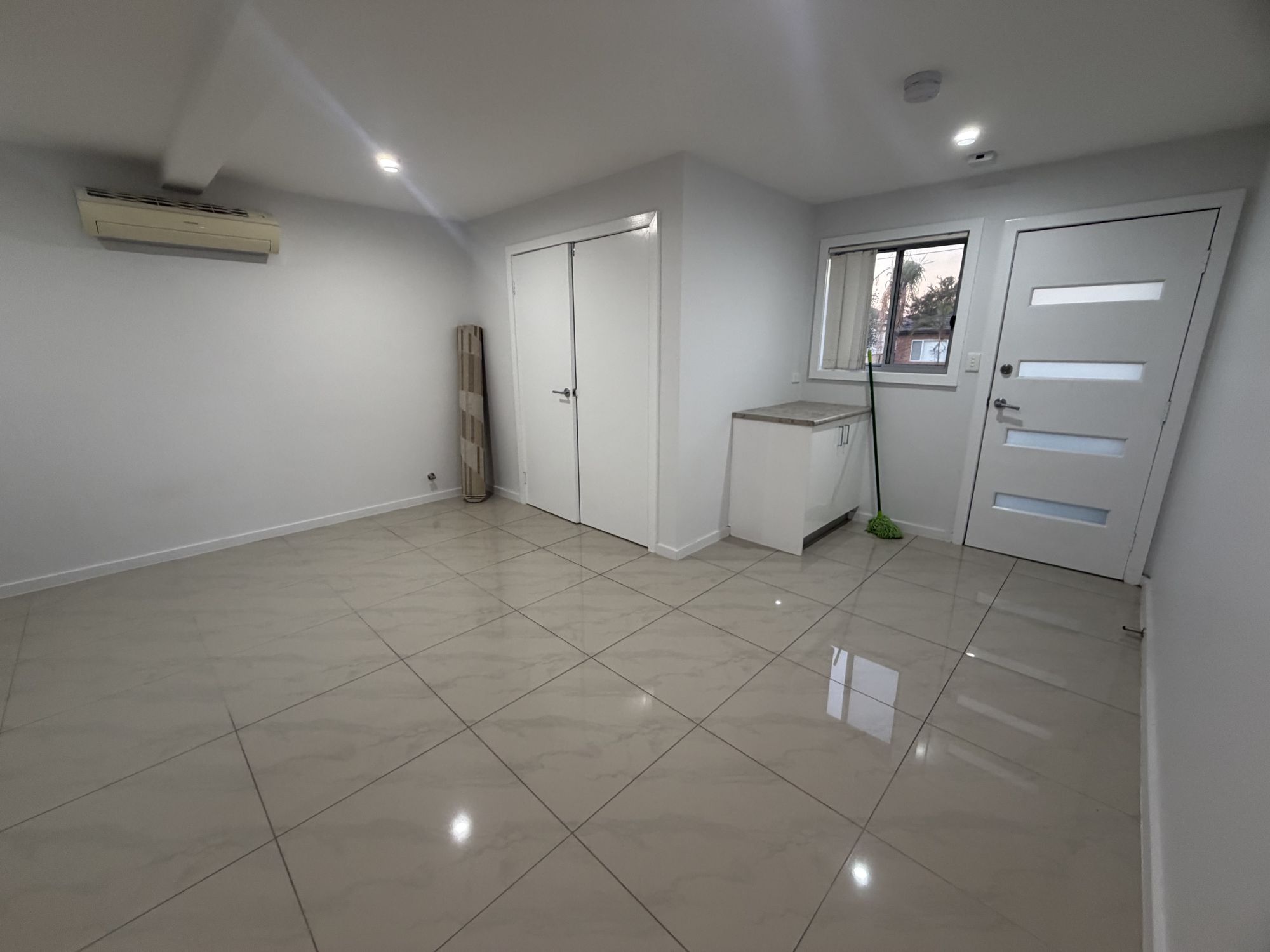 STUDIO IN GUILDFORD WEST !