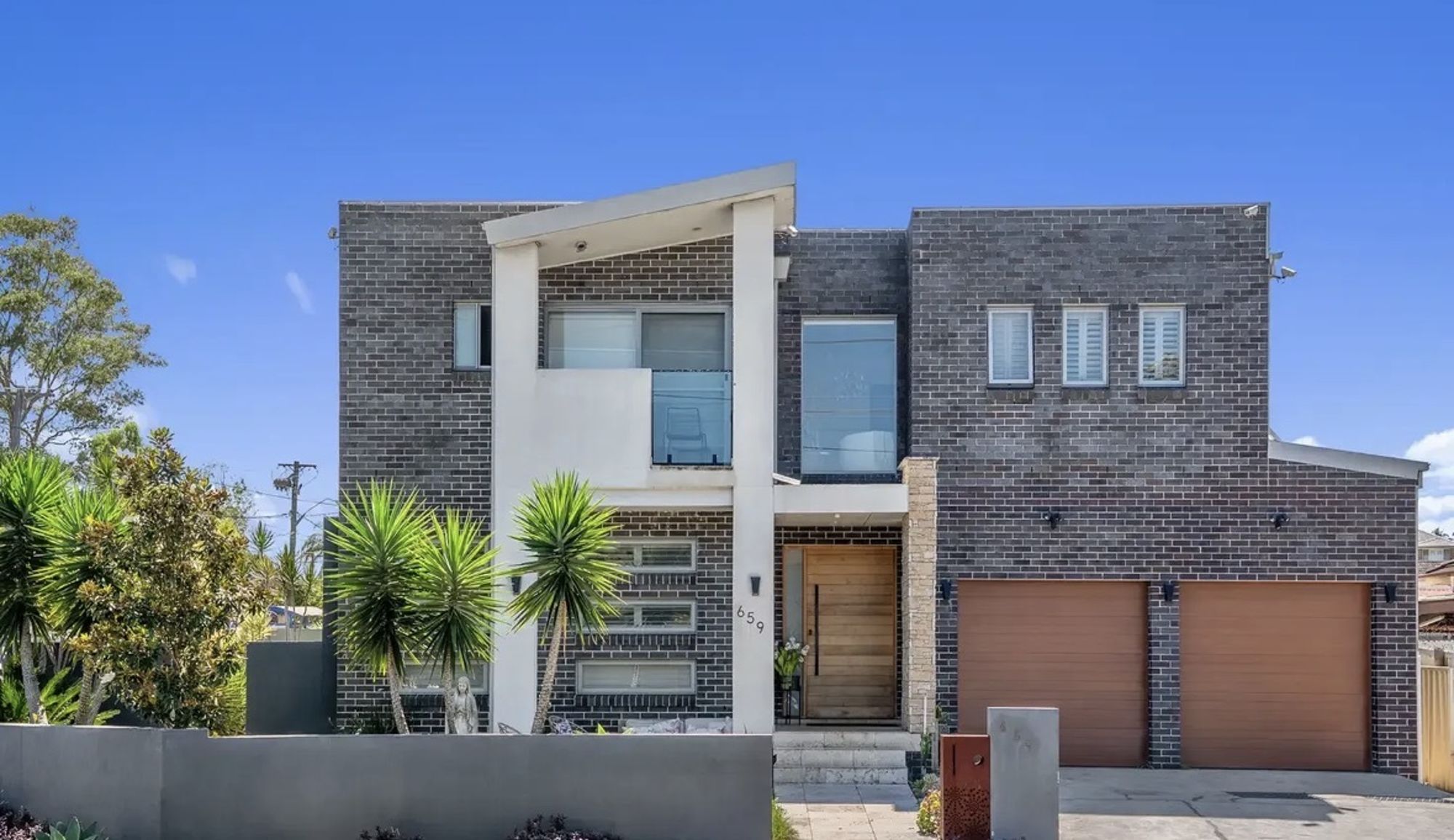 SPACIOUS FAMILY HOME IN A PRIME GREYSTANES LOCATION