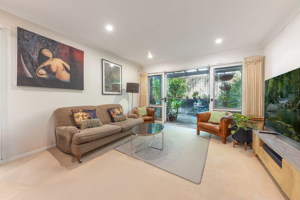 RENOVATOR'S DELIGHT - EXCEPTIONAL CROWS NEST OPPORTUNITY  FOR SALE $1,750,00