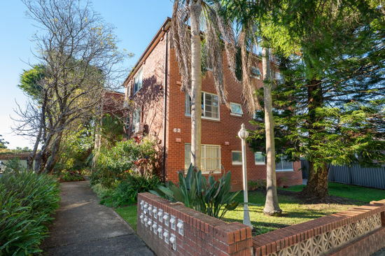 WELL MAINTAINED GROUND FLOOR UNIT