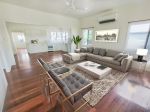 BEAUTIFUL QUEENSLANDER FAMILY HOME!