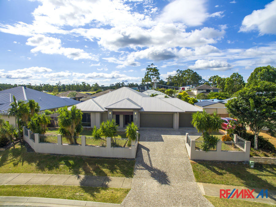 IMMACULATE 5 BEDROOM FAMILY HOME WITH GRANNY FLAT & IN-GROUND POOL IN SOUGHT AFTER AUGUSTINE HEIGHTS