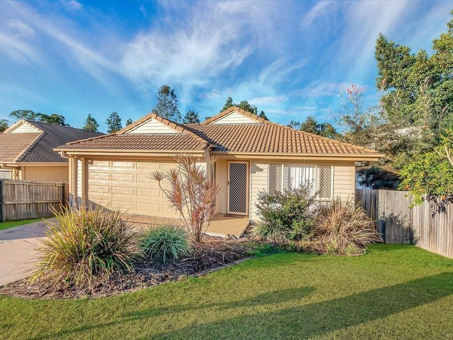 4 BEDROOM  AIR-CONDITIONED FAMILY HOME  IN COLLINGWOOD PARK