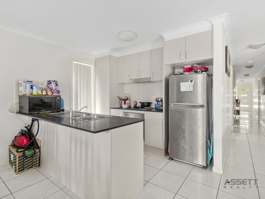 7 YR MODERN AIR-CONDITIONED HOME IN SOUGHT AFTER FERNBROOKE ...  WITH LOADS TO OFFER