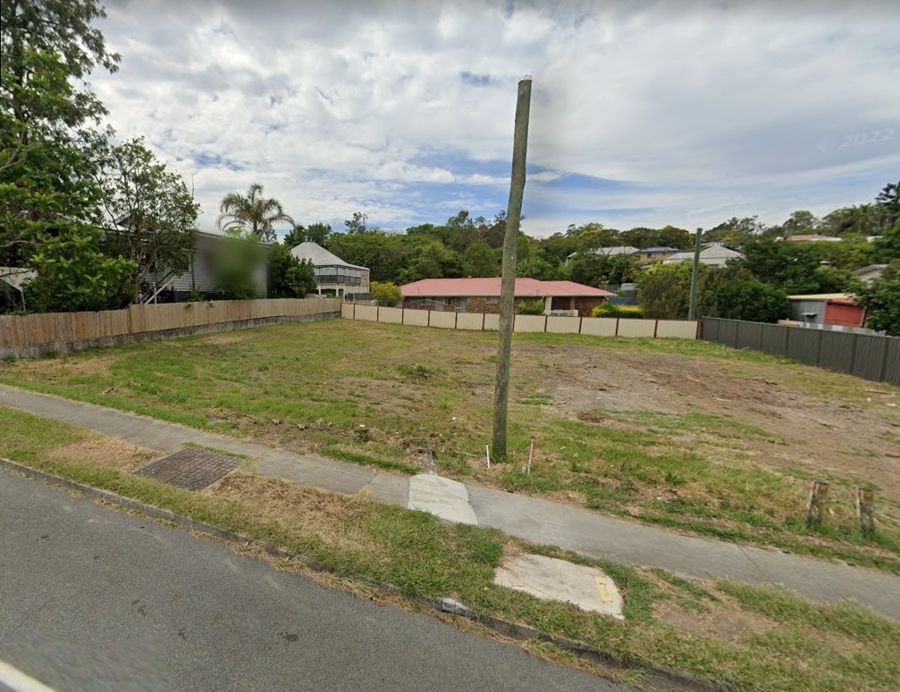GOOD SIZE  BLOCK 377 M2 ,FULLY SERVICED, HOUSE & LAND PACKAGE OPTIONS...FOR SALE IN FAST DEVELOPING BUNDAMBA  !!!
