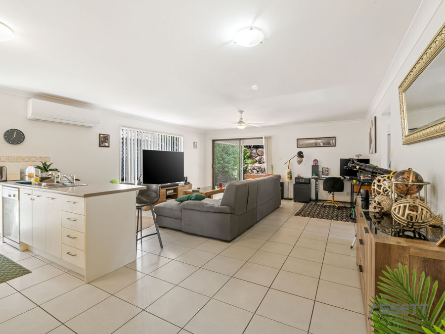 4 BEDROOM  2 BATH 2 GARAGE HOME ON 530 M2 ...SPACIOUS LIVING IN GREAT LOCATION - MUCH SOUGHT AFTER REDBANK PLAINS