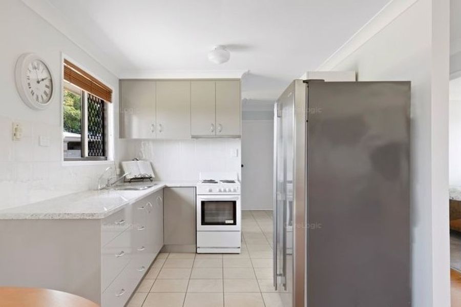 EXCELLENT POSITION - NEAT 3 BEDROOM HOME ON 600 M2 CLOSE TO ALL AMENITIES - CLOSE TO TOOWOOMBA CBD