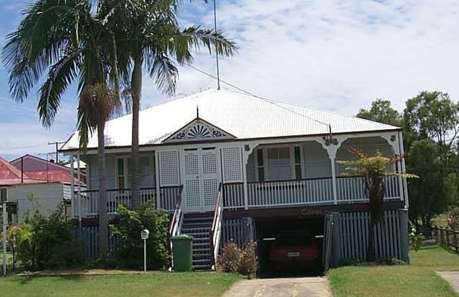 CHARMING QUEENSLANDER STYLE  HOME IN SOUGHT AFTER IPSWICH, A  RARE OPPORTUNITY TO INVEST OR BUILD A GRANNY FLAT (STCA)