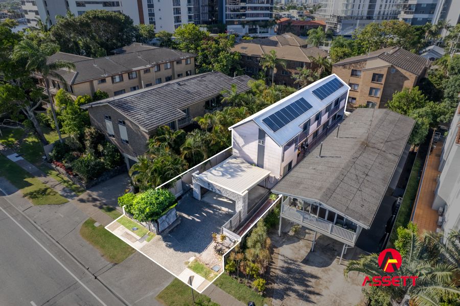 UNIQUE OPPORTUNITY ..8 BEDROOM BOARDING HOUSE/ ROOMING ACCOMODATION IN THE HEART OF SURFERS PARADISE