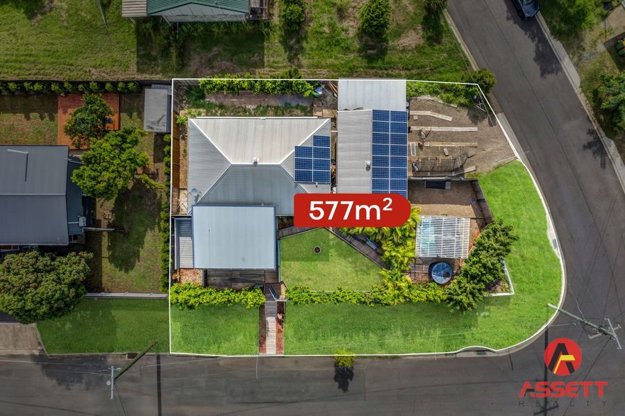 RENOVATOR HOME WITH SOLAR POWER, ON GOOD SIZE 577 M2 CORNER LOT IN BASIN POCKET