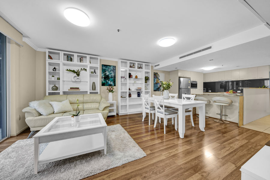 ULTIMATE LUXURY GEM: ONLY STEPS AWAY FROM QUEENS WHARF