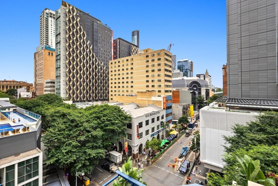 RARE... DUAL KEY ( 1 BED + STUDIO ) APARTMENT  8.9 % RETURN POTENTIAL -  BRISBANE CBD