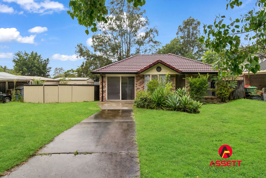 LOVELY 4 BEDROOM HOME, 2 LIVING  + STUDY + SIDE ACCESS ON LARGE 715 M2 BLOCK IN QUIET STREET REDBANK PLAINS