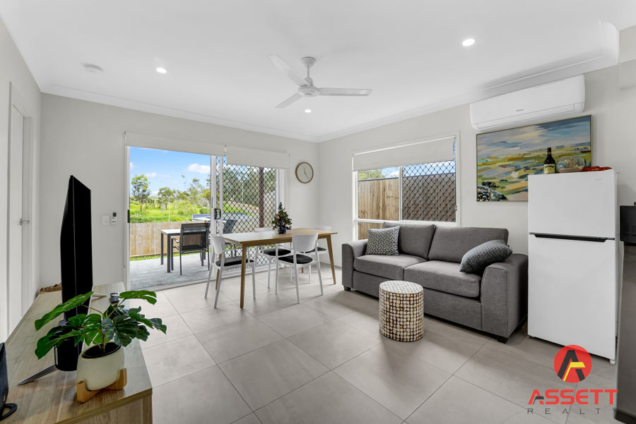 1 YR YOUNG 4 BEDROOM 3.5 BATHROOM  CO- LIVING INVESTMENT HOME WITH SOLAR POWER  ... HIGH INCOME INVESTMENT PROPERTY..