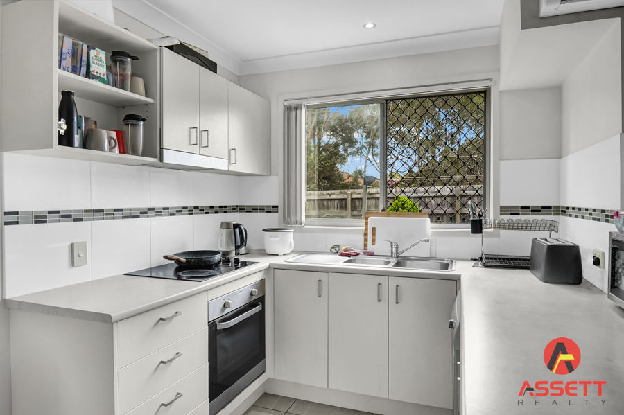 AFFORDABLE .....MODERN 3 BED 2.5 BATHROOM TOWNHOUSE IN MODERN COMPLEX + SWIMMING POOL & BBQ FACILITES