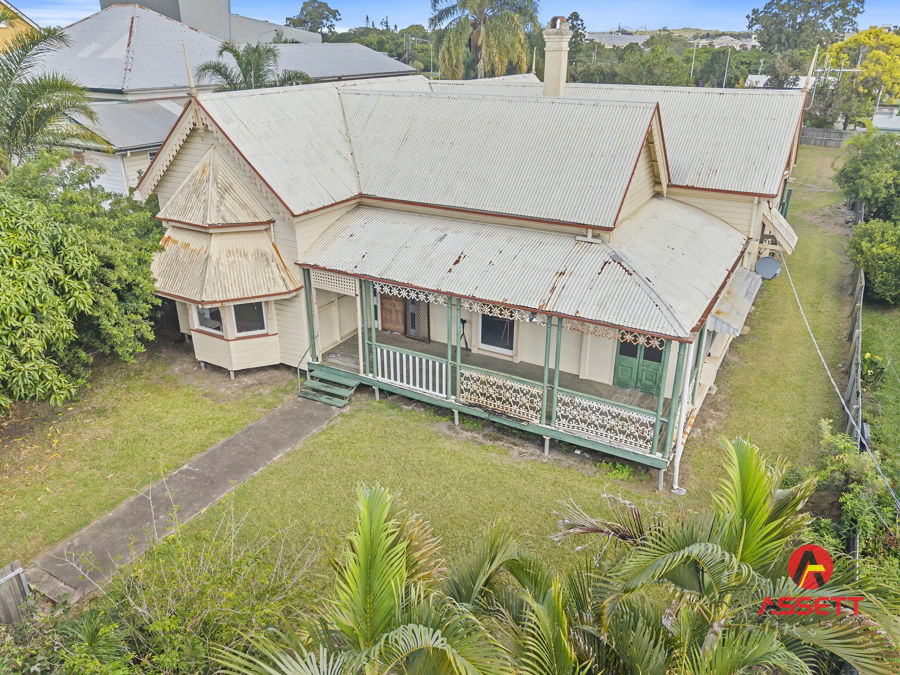 CLASSIC QUEENSLANDER STYLE HOME ON 1282M2 ... 'RENOVATOR DREAM WITH ENDLESS POTENTIAL '