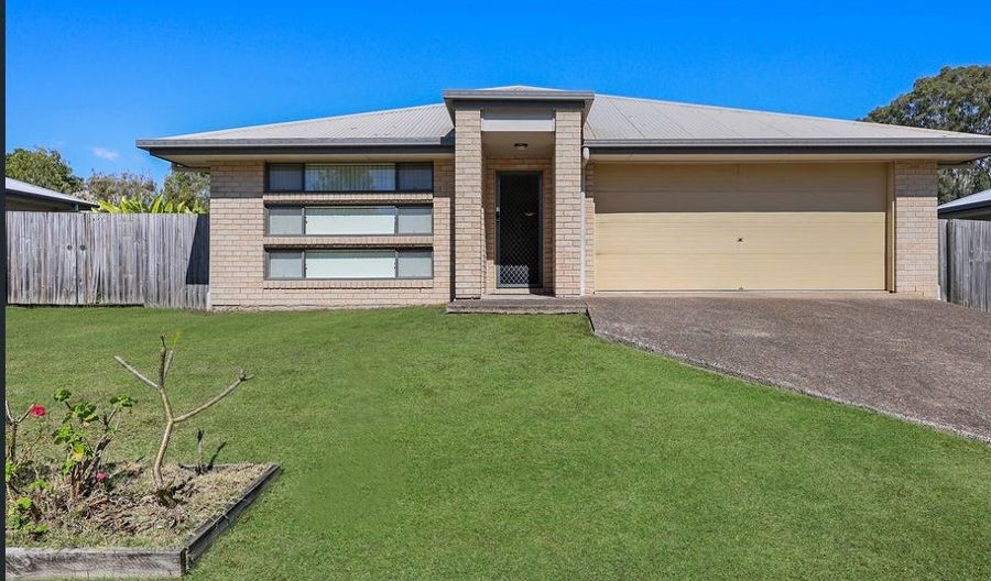 LARGE BRICK 4 BED HOME ON 640 + M2 , TWO LIVING AREAS & SIDE ACCESS IN BOOMING REDBANK PLAINS !