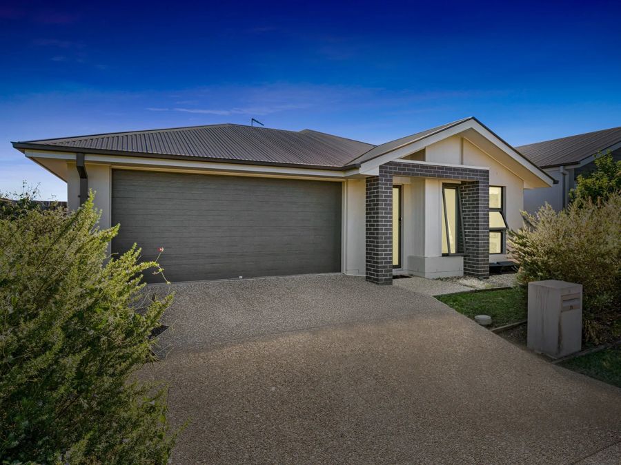 MODERN 4 BED FAMILY HOME ... 2 X LIVING AREAS ... IN THRIVING REDBANK PLAINS